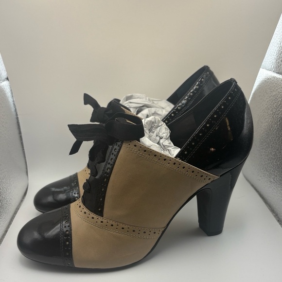 Gianni Bini jiterbug style Black and Tan Heels - Picture 4 of 8